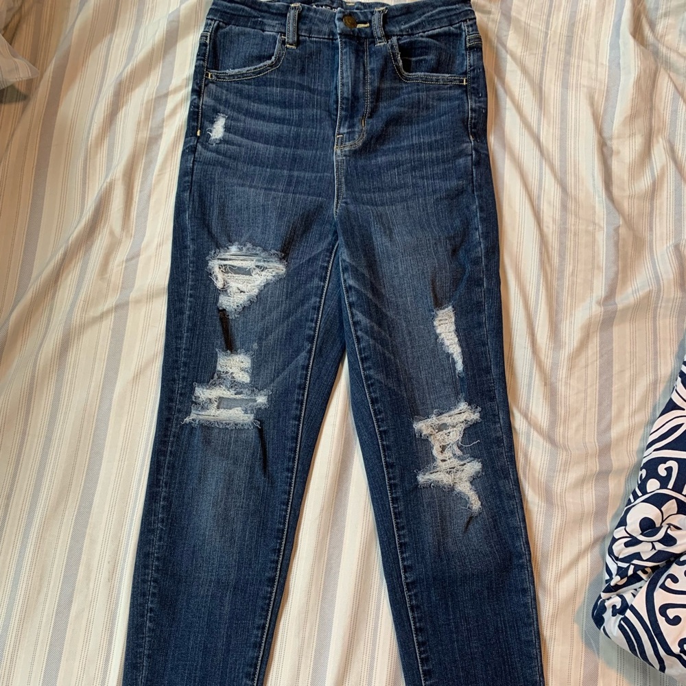 American Eagle ripped denim jeans, size 4.